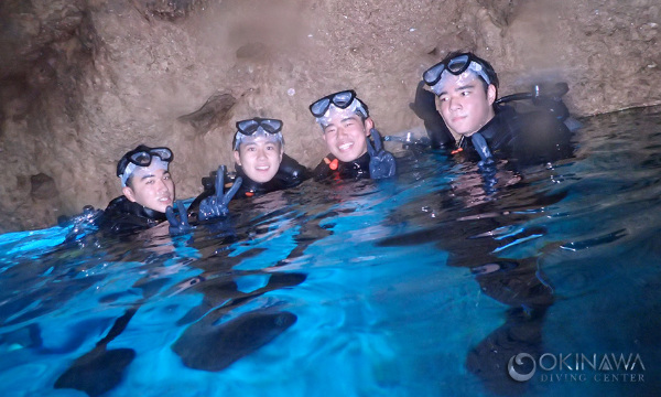 青の洞窟４人の体験ダイビング