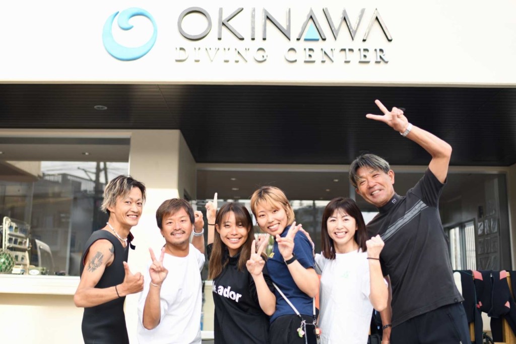 沖縄ダイビングセンタースタッフ集合写真